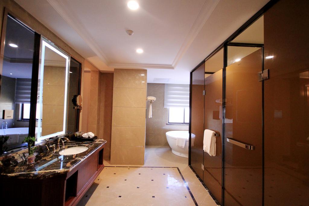 Chateau Star Sea Hotel Xuwen Quarto foto